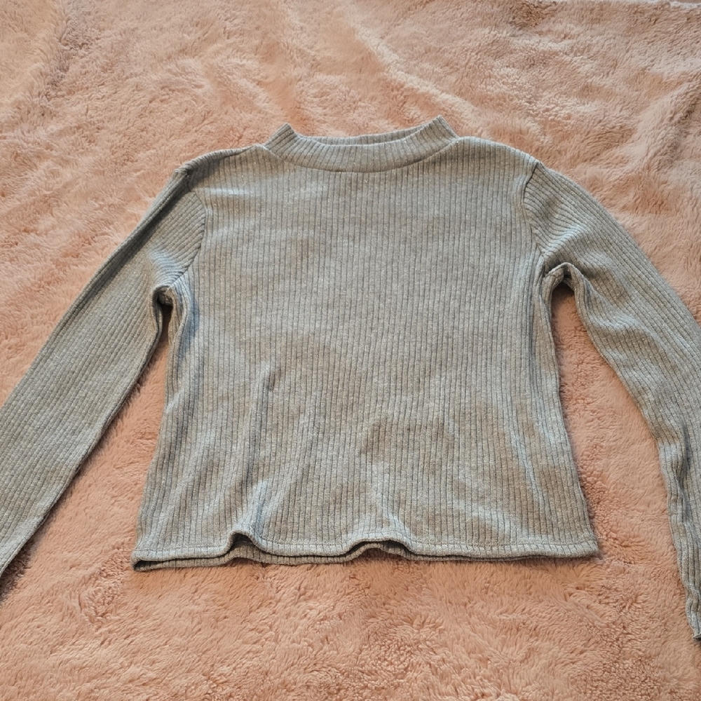 SO Shimmering Gray Ribbed Top